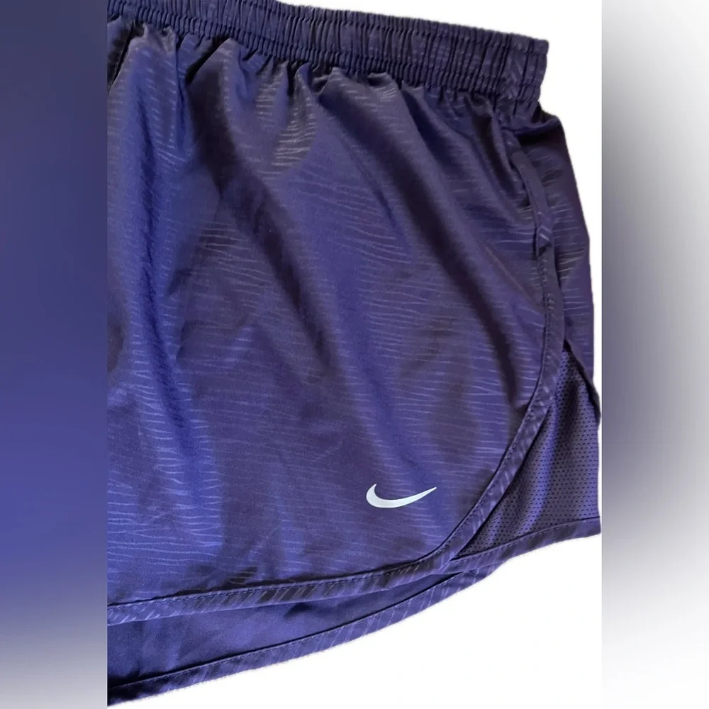 Nike Athletic Shorts Lightweight, back pocket. Excellent condition. Size M
